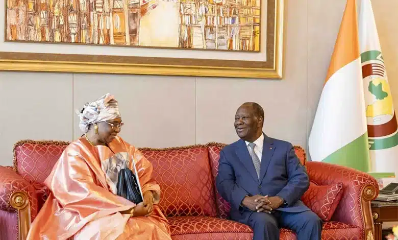 Le Président Alassane Ouattara en entretien avec Coumba Ba, envoyée spéciale du Président mauritanien