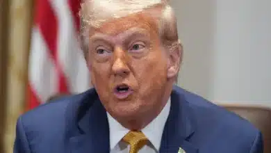 Photo de À table avec l’Oncle Sam : Trump sert le dessert, mais oublie le plat