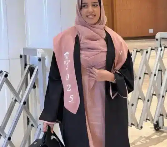 الزينة منت محمد ماء العينين تتخرج بامتياز في التكنولوجيا المالية وتحتل المرتبة الأولى على دفعتها