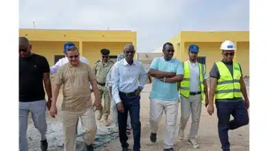 Photo de وزير الإسكان يتفقد تقدم الأشغال في مشاريع ضمن البرنامج الاستعجالي لتنمية نواكشوط