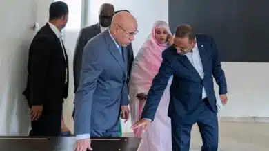 Photo de Ghazouani en visite de terrain : cap sur les écoles de Nouakchott