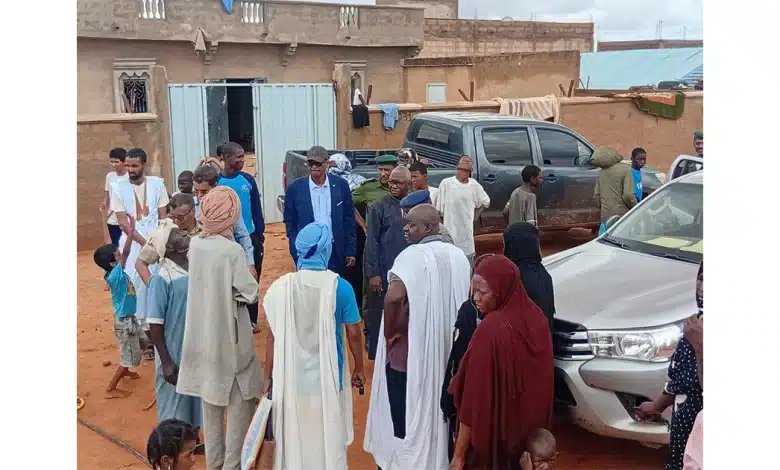 Photo de Le hakem de Kaédi visite les quartiers de la ville après les pluies et rassure la population