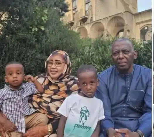 Photo de Biram Dah Abeid avec sa famille lors d’une visite à Paris
