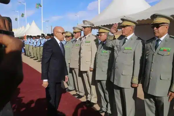Loin d’être sous l’emprise de l’armée ou des lobbyistes, Ould Cheikh Ghazouani affirme son autonomie en restructurant l’appareil sécuritaire et en consolidant son pouvoir.