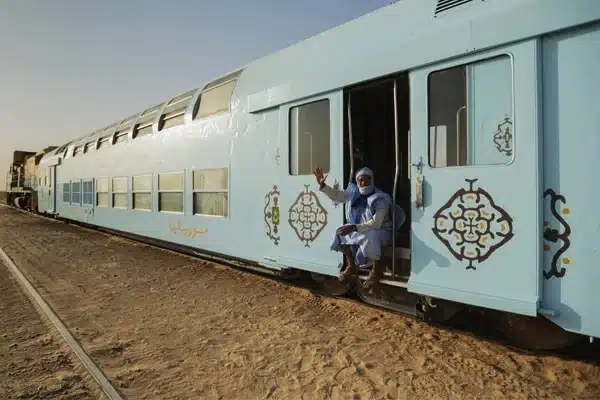 Le Train du Désert : Voyage d’un Nomade vers la Citoyenneté