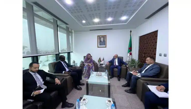 La ministre du Commerce et du Tourisme rencontre le ministre algérien du Commerce intérieur et du Contrôle des marchés
