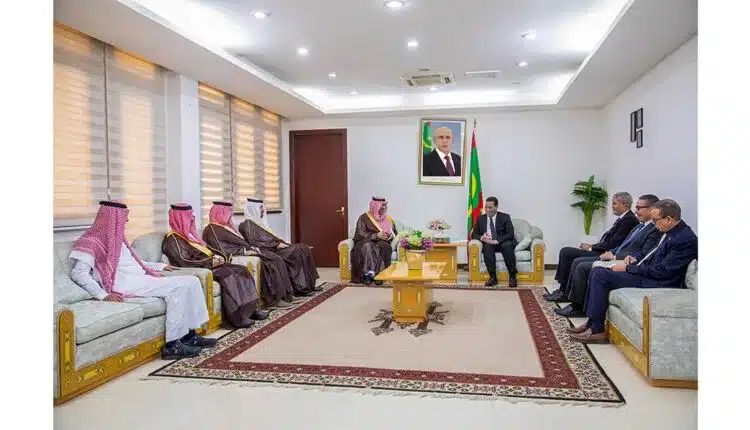Rencontre du Premier ministre mauritanien El Moctar Ould Diay avec le PDG du Fonds saoudien pour le développement, Sultan bin Abdul Rahman Al-Marshad, à Nouakchott.