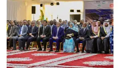 Photo de رئيس الجمهورية يضع الحجر الأساس لبناء وتجهيز مستشفى الملك سلمان بن عبد العزيز الجامعي