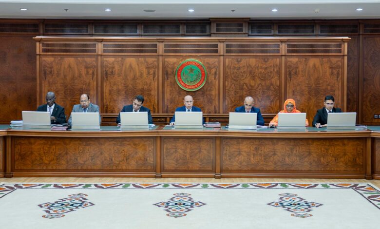 مجلس الوزراء يصادق على مراسيم جديدة تتعلق بسوق التشغيل، المحتوى المحلي، العقارات، والاستصلاح العمراني