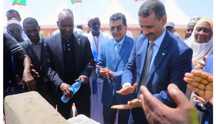 Le ministre de la Culture pose la première pierre du siège de l’Association pour la Renaissance du Pulaar à Tevragh-Zeina.