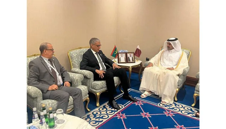 Rencontre entre le ministre mauritanien de l’Énergie et son homologue qatari à Doha lors du Forum des pays exportateurs de gaz.
