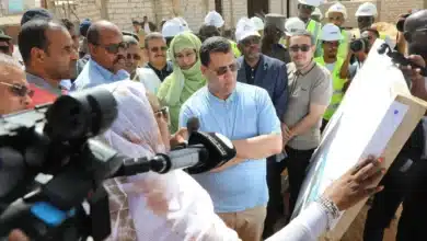 Photo de Mokhtar Ould Djay inspecte les chantiers du programme d’urgence à Nouakchott