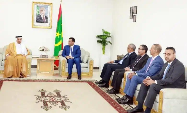 الوزير الأول الموريتاني المختار ولد اجاي يستقبل وزير الاستثمار السعودي خالد الفالح في نواكشوط.
