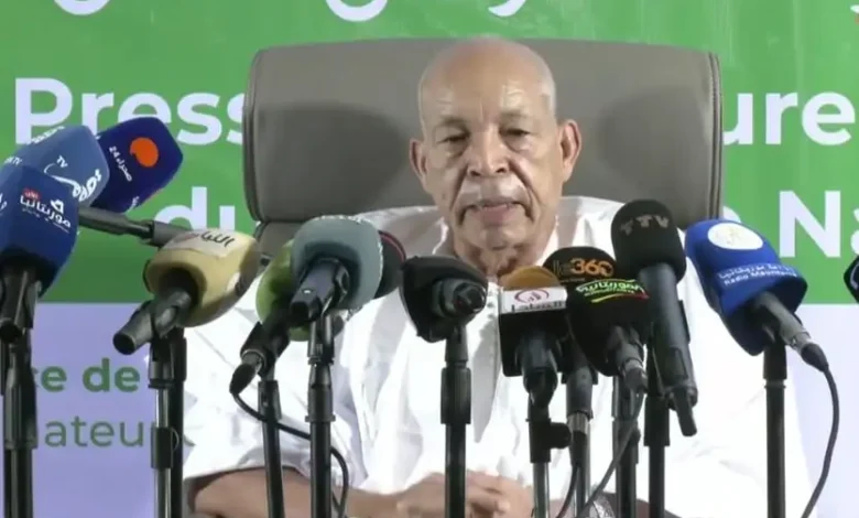 Moussa Fall lors de sa conférence de presse sur la préparation du dialogue national, Nouakchott, octobre 2025.