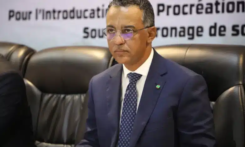L’Assemblée nationale adopte la réforme de la loi sur la pharmacie : un nouveau pas vers un meilleur contrôle du marché du médicament en Mauritanie 1 Le ministre de la Santé, M. Mohamed Mahmoud Ould Ely Mahmoud, lors de son intervention à l’Assemblée nationale au sujet du projet de loi modifiant la législation pharmaceutique.