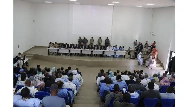 Le Ministre Yacoub Ould Moine préside la cérémonie de clôture des ateliers de planification régionale à Nouadhibou, en présence des autorités locales et des acteurs de la société civile.