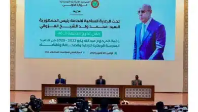 Photo de رئيس الجمهورية يشرف على تخرج الدفعة الـ46 لطلاب المدرسة الوطنية للإدارة والصحافة والقضاء