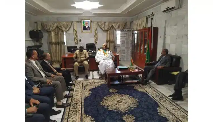 Le wali du Trarza rencontre une délégation marocaine pour renforcer la coopération entre les deux pays