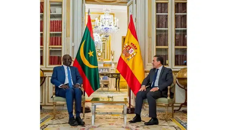 Photo officielle de la rencontre entre Mohamed Salem Ould Merzoug et José Manuel Albares à Madrid
