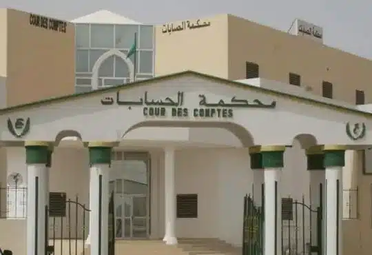 Le président de la Cour des Comptes mauritanienne présente le rapport annuel 2022-2023 à Nouakchott.