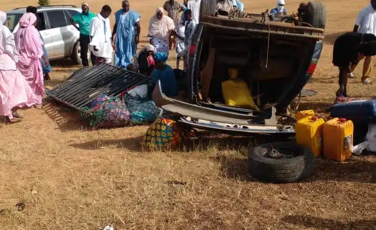Voiture renversée après un accident de la route à Azlat, Mauritanie