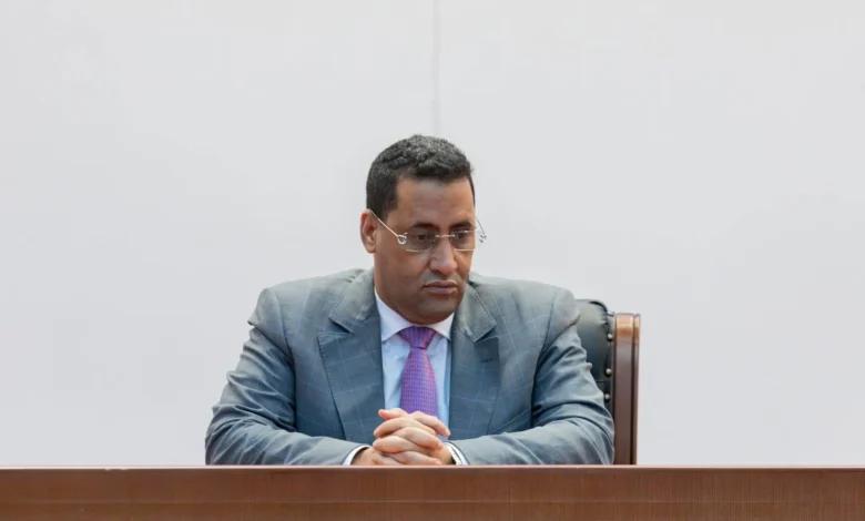 Mokhtar Ould Diay présentant le bilan de son gouvernement après un an de gestion en Mauritanie.