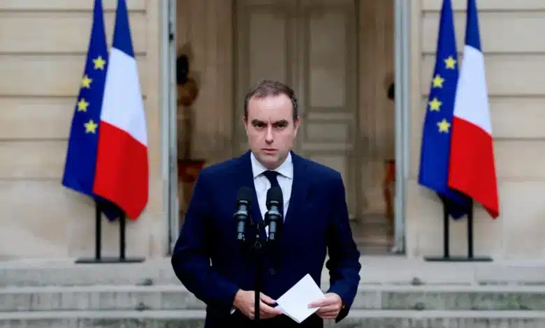 Sébastien Lecornu présente son gouvernement à Matignon, octobre 2025.