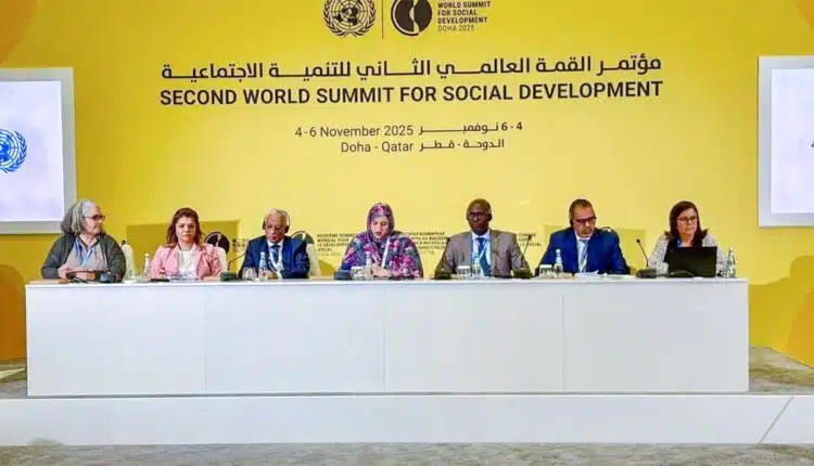 Photo officielle de la Ministre Saviya Ntahah ou du Sommet Mondial pour le Développement Social à Doha