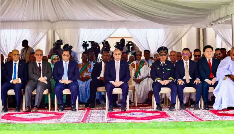 Responsables nationaux et invités officiels assis lors de la cérémonie d’inauguration de l’extension de l’Institut National de Santé Publique au Trarza.