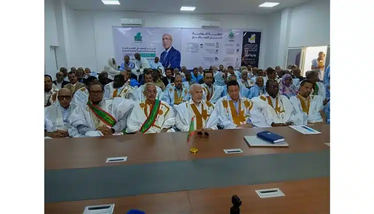 Atar : Lancement du programme d’urgence pour l’accès aux services essentiels dans l’Adrar 1 Photo de la cérémonie à Atar ou du ministre Ahmed Salem Bede Etvagha lors de l’événement.