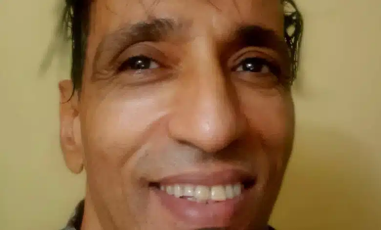 Portrait illustrant la réflexion sur l’identité culturelle et l’indépendance des peuples