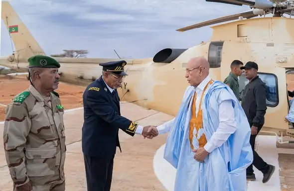 Le Président Mohamed Ould Cheikh El Ghazouani s’adressant aux notables et cadres de Timbédra.