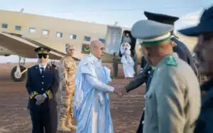 Ouadane : accueil officiel du Président Ghazouani par le parti El Insaf 3 Ouadane : le Président Ghazouani accueilli par le parti El Insaf à l’entrée de la ville historique