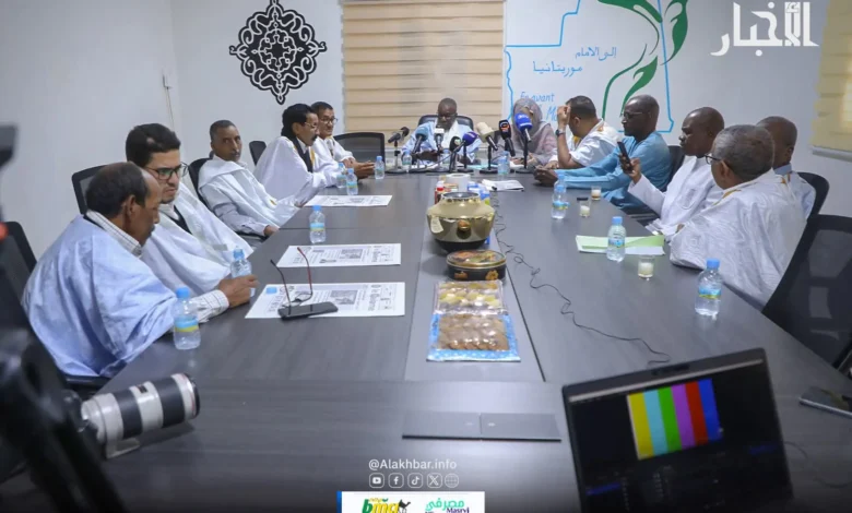 Réunion de plusieurs partis et organisations de l’opposition mauritanienne signant une plateforme commune en préparation du dialogue politique.