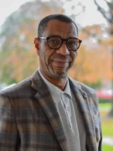 Avenir politique de la Mauritanie: Mauritanie, ou le songe d’un pays qui hésite 3 Abdoulaziz Dème, analyste politique et économique, auteur d’une analyse sur les barrières structurelles à l’industrialisation en Mauritanie