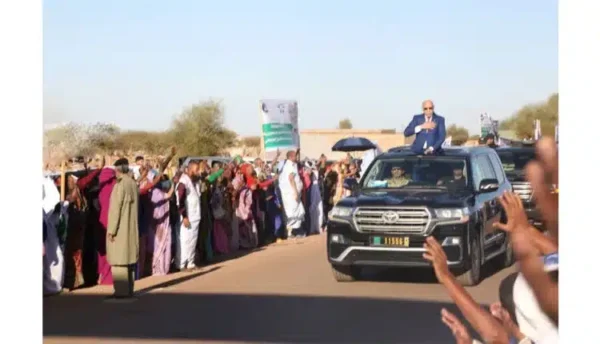 Kiffa : accueil populaire du Président Ghazouani pour le lancement du projet d’eau potable 1 Les habitants de Kiffa réservent un accueil chaleureux au Président Mohamed Ould Cheikh El Ghazouani lors du lancement du projet d’approvisionnement en eau potable à partir du fleuve Sénégal.