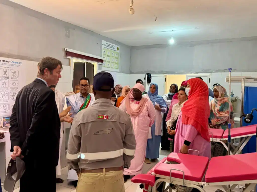 Kinross Tasiast et le ministère de la Santé renforcent les structures sanitaires en Mauritanie 4 Remise d’équipements et de fournitures médicales par Kinross Tasiast, en partenariat avec le ministère mauritanien de la Santé et Project C.U.R.E