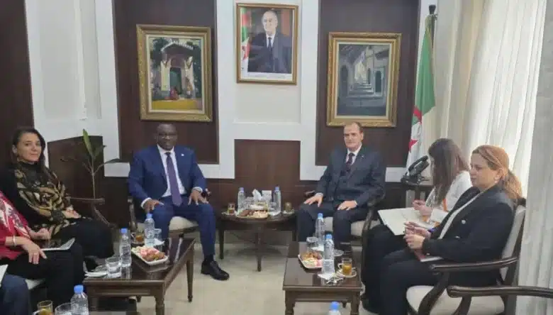 رزيق يستقبل الأمينَ التنفيذي للجنة الاقتصادية لإفريقيا 1 رزيق يستقبل الأمينَ التنفيذي للجنة الاقتصادية لإفريقيا