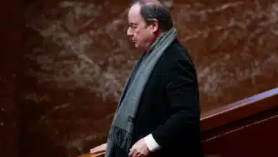François Hollande estime que la menace de dissolution,agitée par le gouvernement en cas de censure, « n’a aucun sens » 3 Photo de François Hollande estime que la menace de dissolution,agitée par le gouvernement en cas de censure, « n’a aucun sens »
