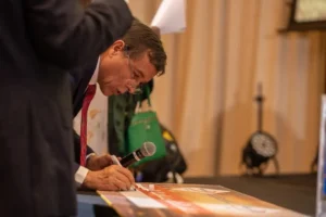 موف موريتل تنظم حفلاً تكريمياً كبيراً لموظفيها في نواكشوط 4 موف موريتل تنظم حفلاً تكريمياً كبيراً