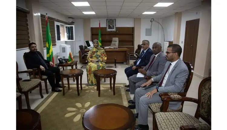 La ministre de l’Habitat reçoit l’ambassadeur libyen 1 La ministre de l’Habitat avec ambassadeur libyen