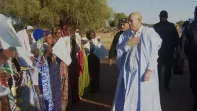 رئيس الجمهورية يتوقف لتحية مستفيدين من برامج “تآزر” 3 Photo de رئيس الجمهورية يتوقف لتحية مستفيدين من برامج “تآزر”