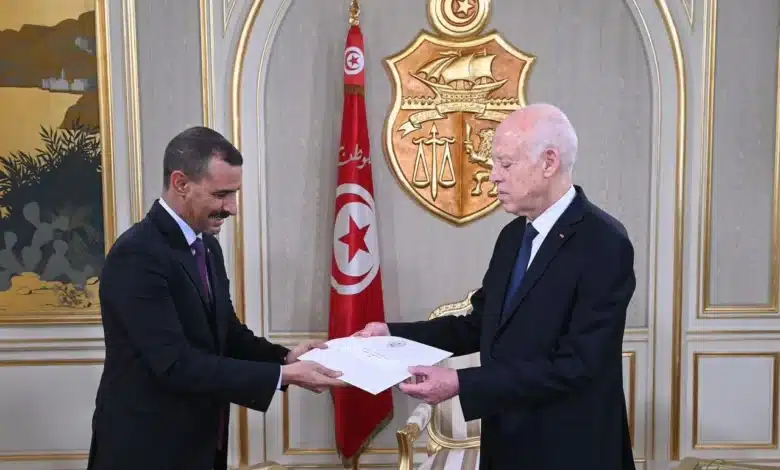 Relations Mauritanie Tunisie : un message écrit du Président Ghazouani remis à Kaïs Saïed 1 مبعوث خاص للرئيس الغزواني يسلّم رسالة خطية إلى الرئيس التونسي قيس سعيّد لتعزيز العلاقات الثنائية