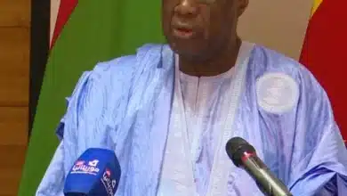 Photo de الحوار صفحة بيضاء ينبغي أن نكتبها معًا