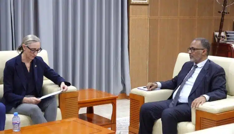 Le président de l’Union des Employeurs reçoit la chargée d’affaires de l’ambassade des États-Unis 1 رئيس اتحاد أرباب العمل يلتقي القائمة بالأعمال بالسفارة الأمريكية في موريتانيا