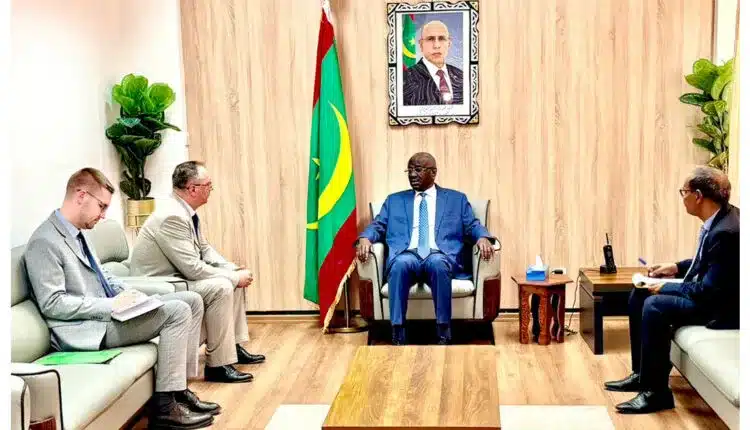 Le ministre des Affaires étrangères reçoit l’ambassadeur de Russie 1 وزير الشؤون الخارجية يستقبل السفير الروسي