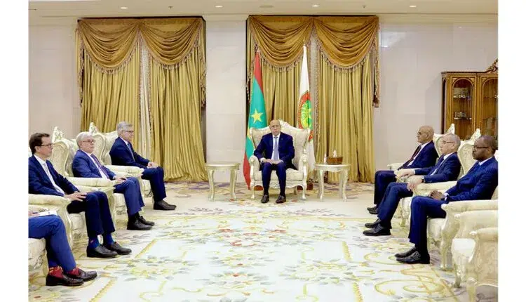 Le Président de la République reçoit le Commissaire européen chargé des affaires intérieures et de la migration 1 Le Président de la République reçoit le Commissaire européen chargé des affaires intérieures et de la migration