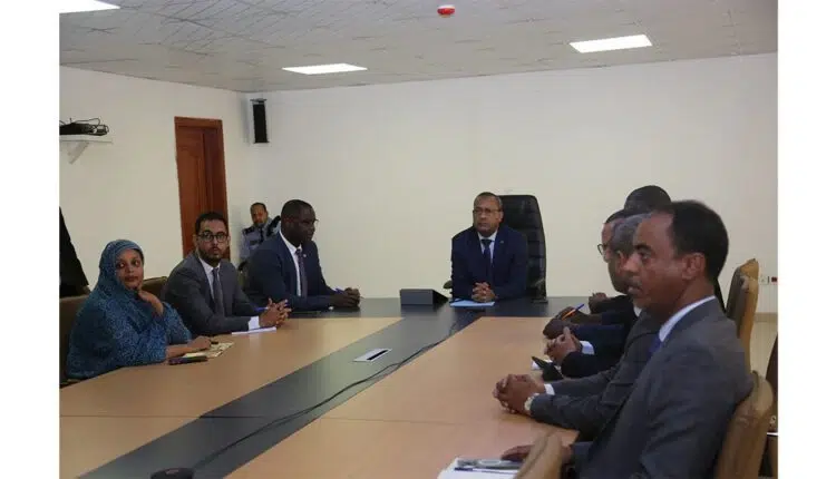 Le ministre de l’Agriculture examine avec le directeur régional de la FAO les préparatifs de la 34e Conférence régionale pour l’Afrique à Nouakchott 1 Le ministre de l’Agriculture examine avec le directeur régional de la FAO les préparatifs de la 34e Conférence régionale pour l’Afrique à Nouakchott