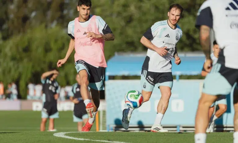 Argentine - Mauritanie : Premier entraînement pour les champions du monde à la Bombonera 1 Les joueurs de la sélection argentine à l'entraînement au centre d'Ezeiza avant le match contre la Mauritanie.