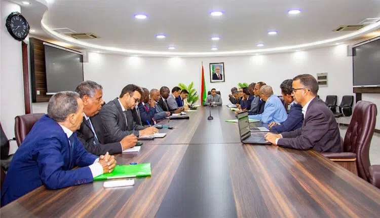Mokhtar Ould Diay : Le courage de la réforme fiscale en Mauritanie 1 Réunion ministérielle présidée par le Premier ministre Mokhtar Ould Diay à Nouakchott, Mauritanie.